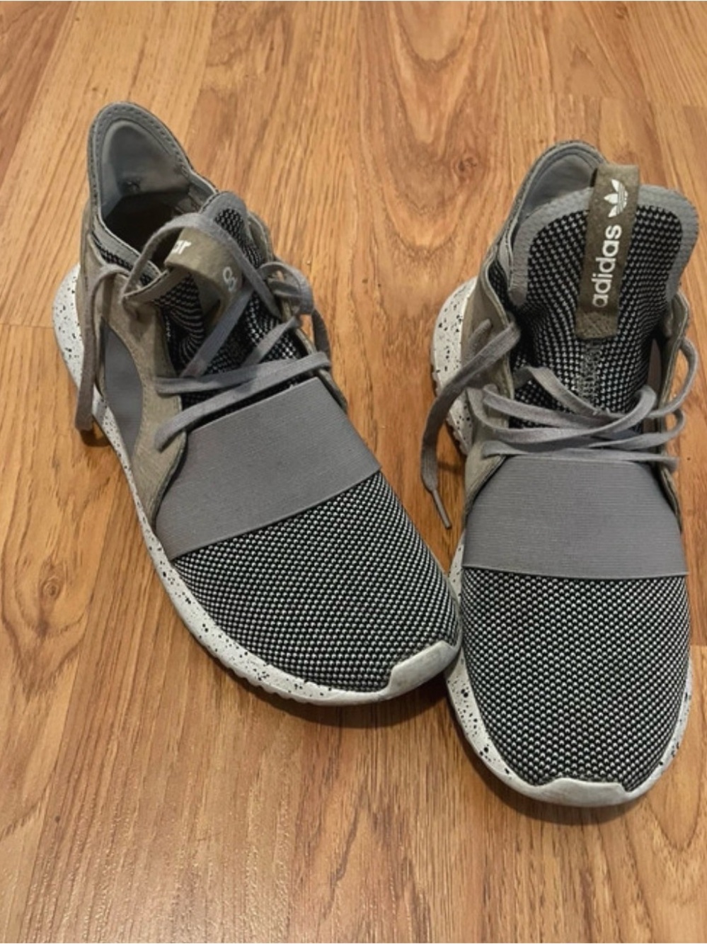 Womens athletic shoes